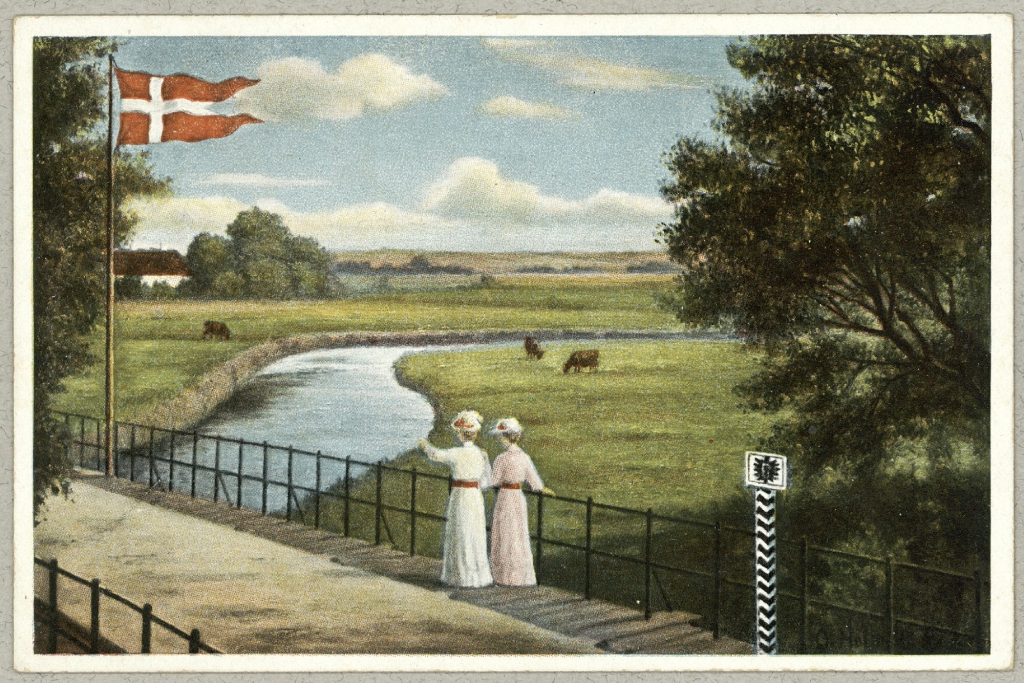 Postkort - 2 kvinder ved bro ved Kongeåen