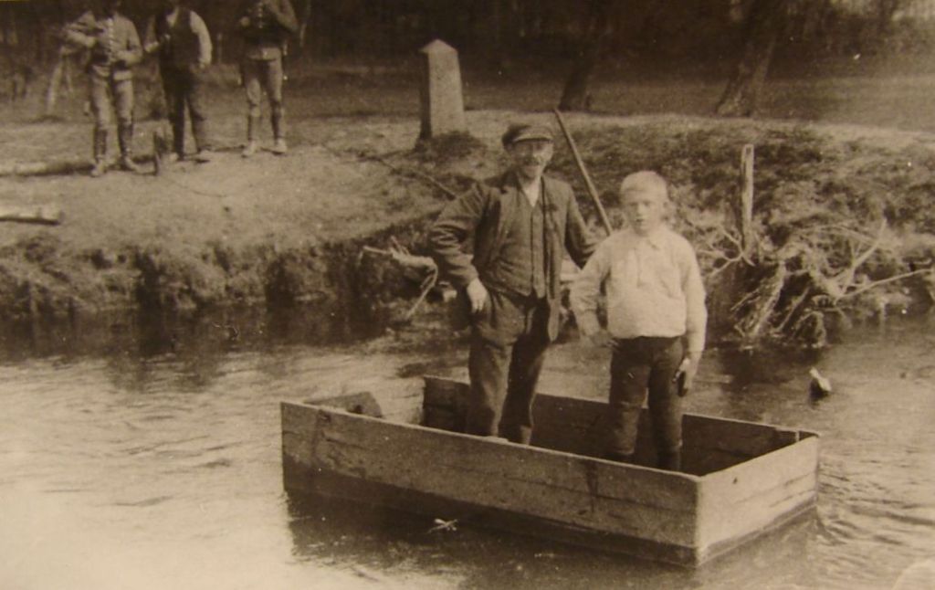 Oscar den Anden krydser Kongeåen. Foto: Lintrup Lokalhistoriske Arkiv.